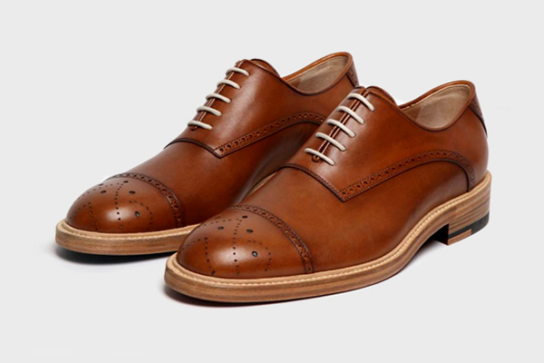 Band of Outsiders Classic Wingtip Oxford | Sidewalk Hustle