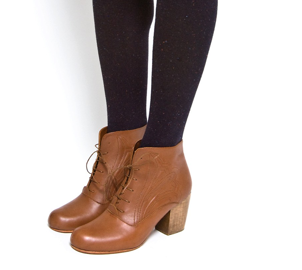 2.5 inch heel boots