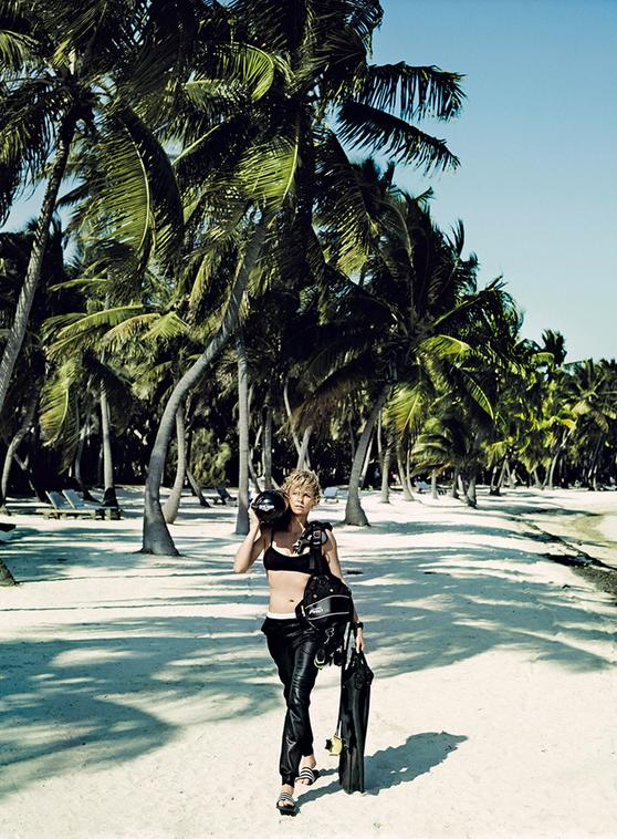 Charlize Theron for Vogue US June 2014-8
