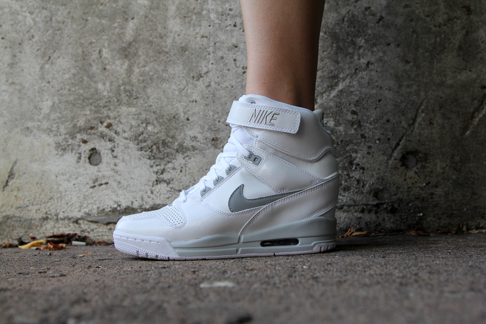 Nike Womens Air Revolution Sky Hi