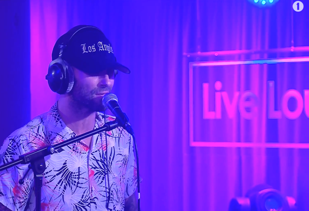 Maroon 5 cover Pharrell Happy in the Live Lounge