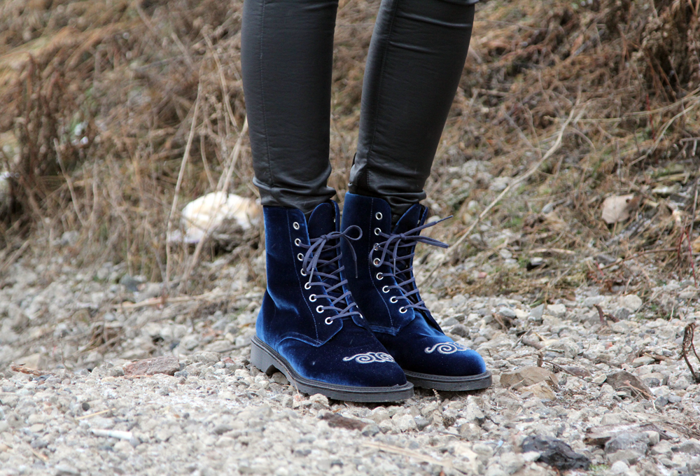 Rainy Winter Street Style Shoe Detail