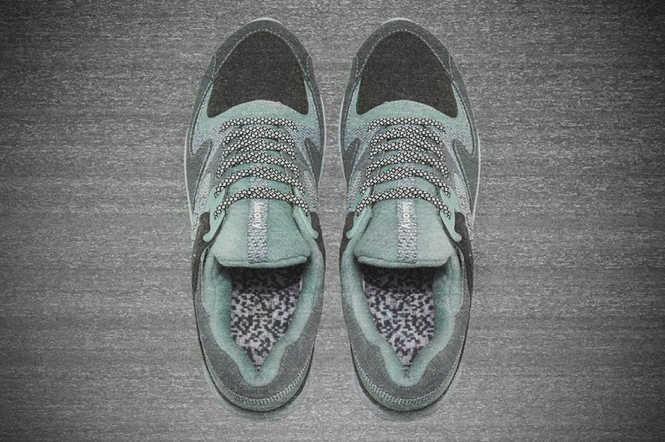 END. x Saucony 'WHITE NOISE' Grid 9000-2