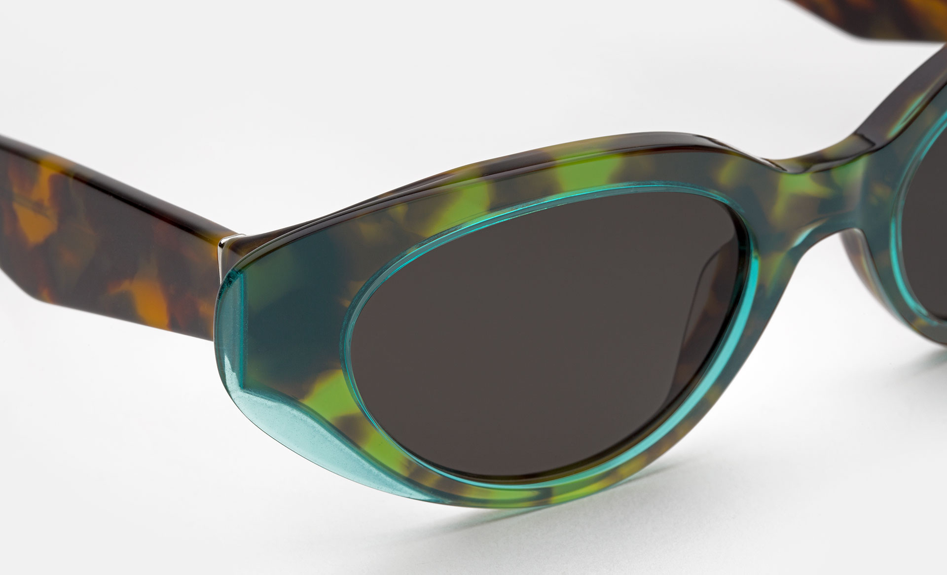 Ragazza Wet Turquoise Acetate Close Up