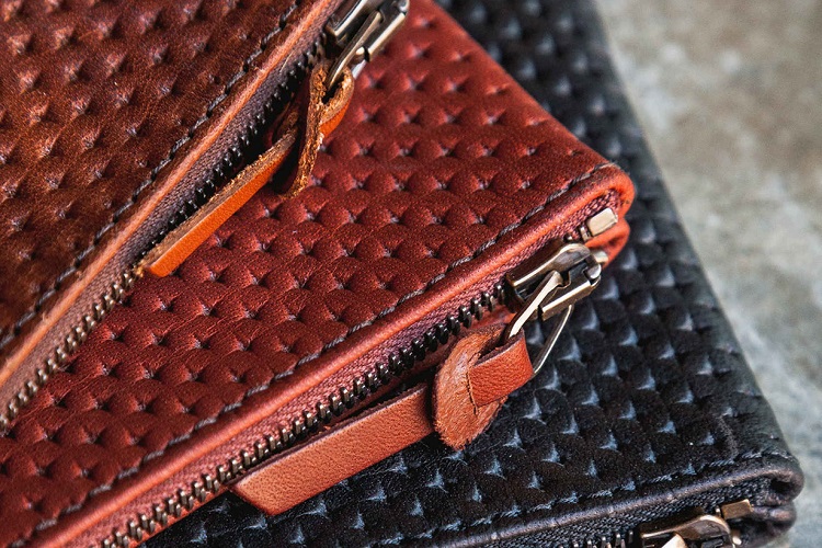 Tanner Goods Updates Their Universal Zip Wallet-4