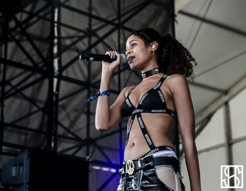 alunageorge-wayhome-day1-1