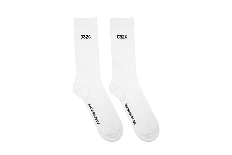 032c-socks-remove-before-sex-2