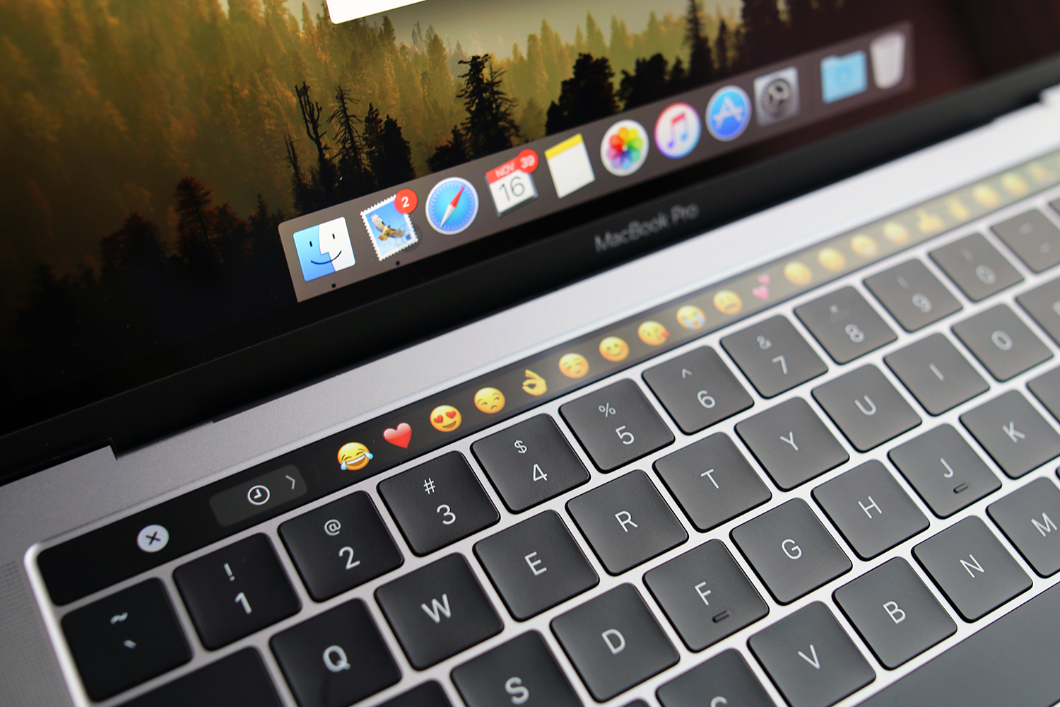 5 Reasons to Love The New MacBook Pro Sidewalk Hustle