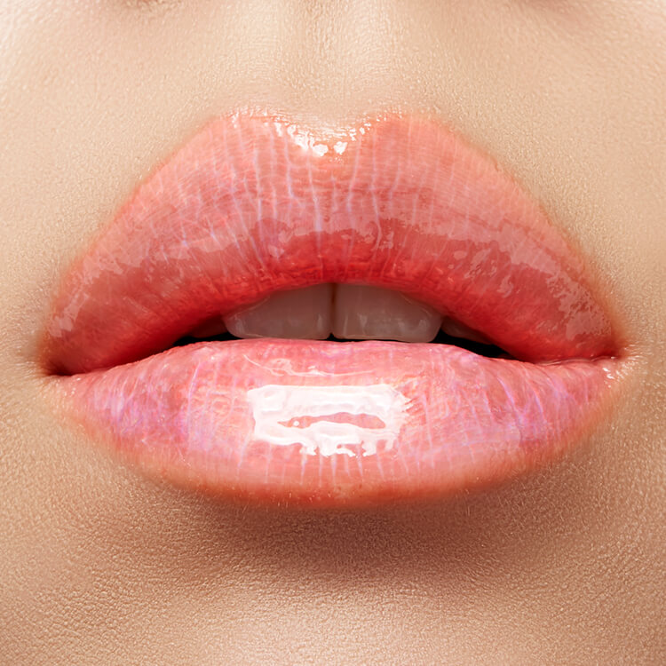 Фото пухлых губ с блеском